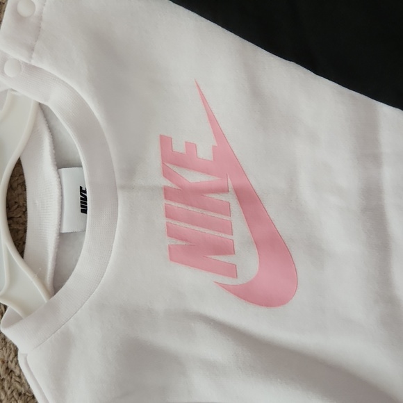 2-Piece Set - Picture 2 of 6